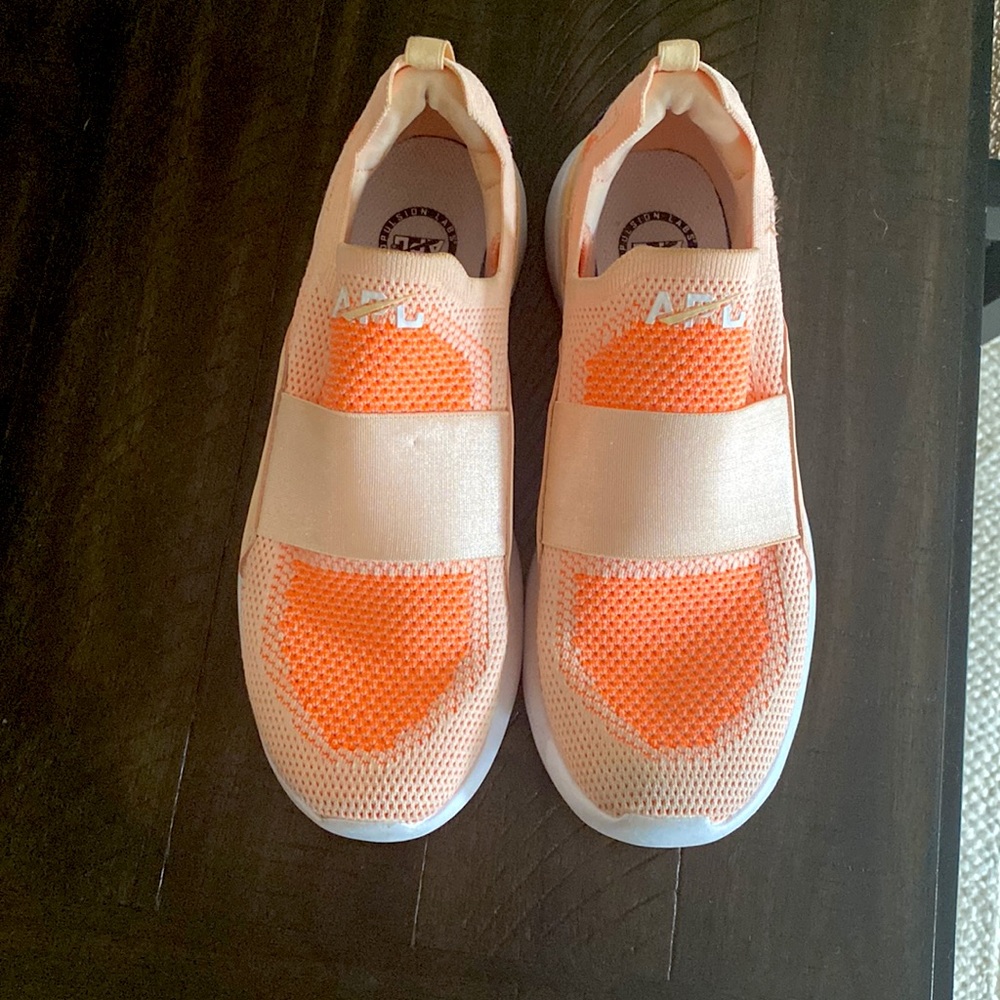 APL SNEAKERS